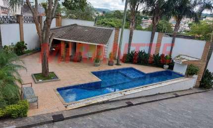 Cond. fechado de 210m² com 4 quartos em Horto Florestal