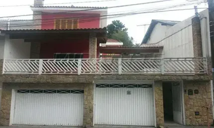 Sobrado de 250m² com 4 quartos em Jardim Santa Inês