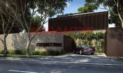 Cond. fechado de 900m² com 4 quartos em Alto de Pinheiros