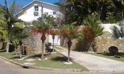 Sobrado de 720m² com 5 quartos em Serra da Cantareira