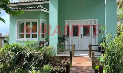 Sobrado de 325m² com 4 quartos em serra da cantareira
