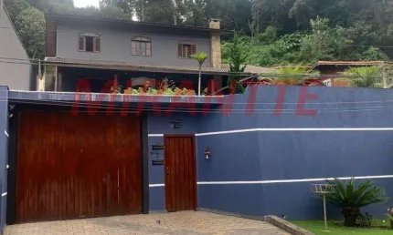 Sobrado de 600m² com 3 quartos em Serra Da Cantareira