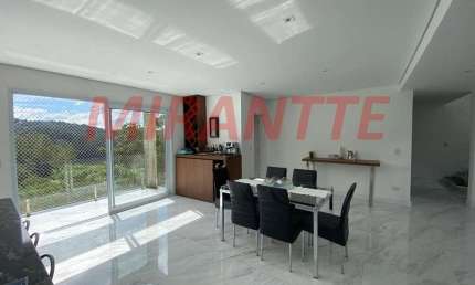 Sobrado de 350m² com 3 quartos em Serra da Cantareira
