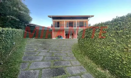 Sobrado de 229m² com 3 quartos em serra da cantareira