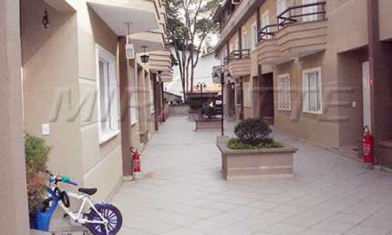 Cond. fechado de 210m² com 3 quartos em Horto Florestal