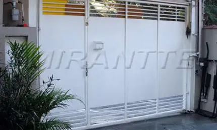 Sobrado com 2 quartos em Chacara Nossa Sra. Aparecida