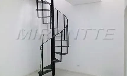 Cond. fechado de 40m² com 1 quartos em Jardim Brasil