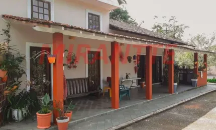 Sobrado de 450m² com 4 quartos em serra da cantareira