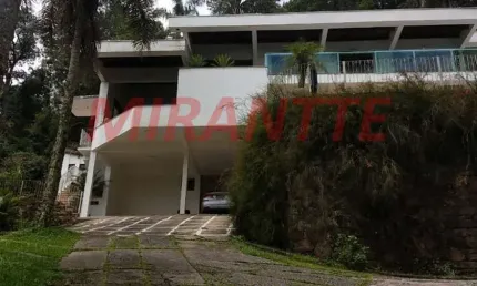 Sobrado de 400m² com 4 quartos em serra da cantareira