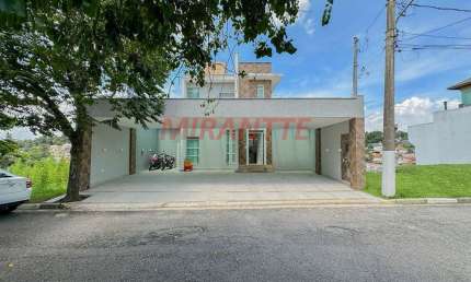 Cond. fechado de 325m² com 4 quartos em Horto Florestal