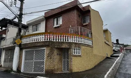 Sobrado de 195m² com 4 quartos em Vila Nova Cachoeirinha