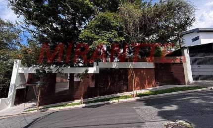 Cond. fechado de 370m² com 4 quartos em Vila Albertina