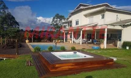 Sobrado de 490m² com 4 quartos em Serra da Cantareira