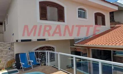 Cond. fechado de 360m² com 4 quartos em Barro Branco (Zona Norte)