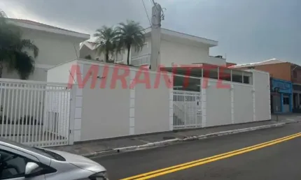 Cond. fechado de 149m² com 3 quartos em Chora Menino