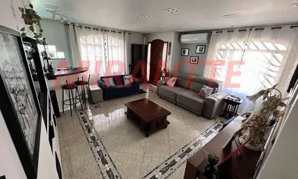 Cond. fechado de 235m² com 3 quartos em Santa Terezinha