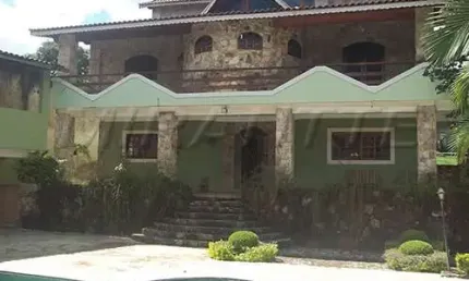 Chácara de 1327m² com 6 quartos em Jardim Cristin Alice