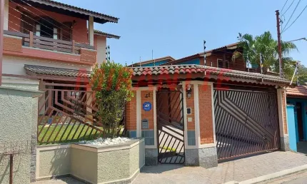 Sobrado de 340m² com 4 quartos em Jardim Virginia Bianca