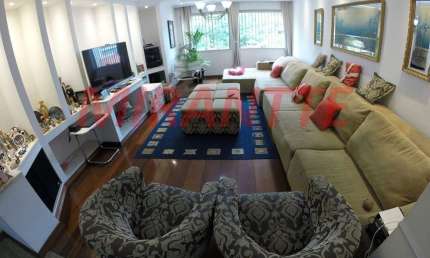 Sobrado de 198m² com 4 quartos em Jardim Kherlakian