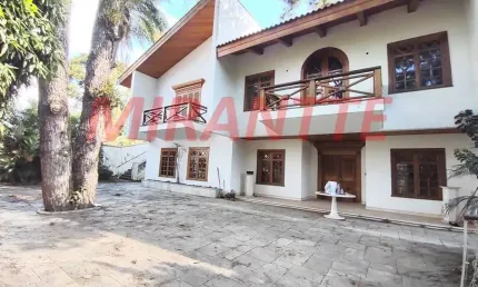 Sobrado de 1.75m² com 4 quartos em Vila Irmaos Arnoni