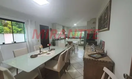Sobrado de 211m² com 3 quartos em Vila Irmaos Arnoni