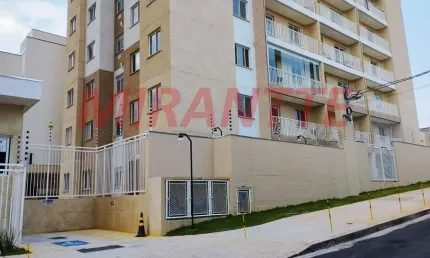 Apartamento de 35m² com 2 quartos em parque vitoria