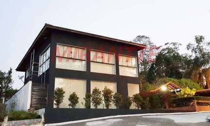 Sobrado de 360m² com 3 quartos em Serra da Cantareira