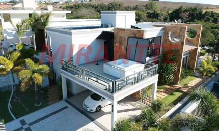 Cond. fechado de 408.6m² com 5 quartos em Jardim Colonial
