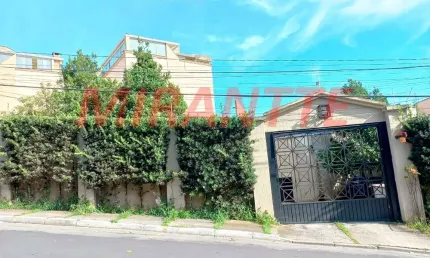 Cond. fechado de 169m² com 3 quartos em vila pedra branca