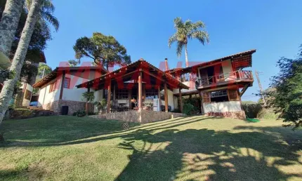 Sobrado de 400m² com 3 quartos em serra da cantareira