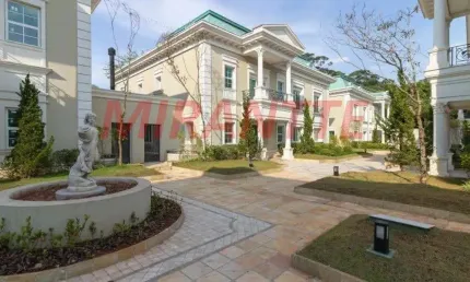 Cond. fechado de 774m² com 5 quartos em Jardim Floresta