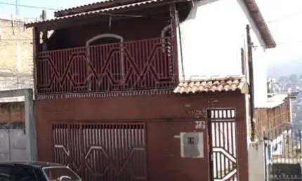 Sobrado de 490m² com 9 quartos em Vila Santa Terezinha