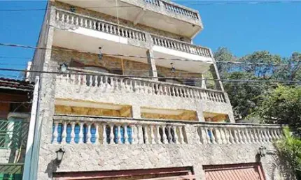 Sobrado de 1550m² com 3 quartos em serra da cantareira