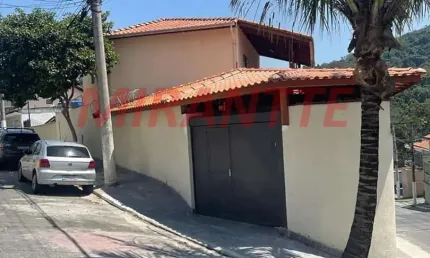 Sobrado de 200m² com 3 quartos em parque casa de pedra