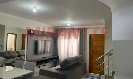 Cond. fechado de 96m² com 2 quartos em parque casa de pedra