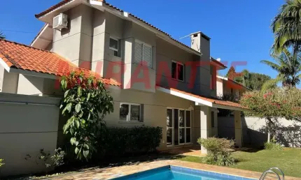 Cond. fechado de 211m² com 3 quartos em Vila Hortência