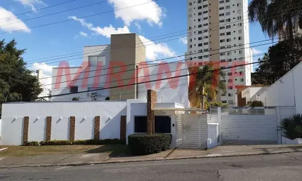 Cond. fechado de 237m² com 3 quartos em Vila Albertina