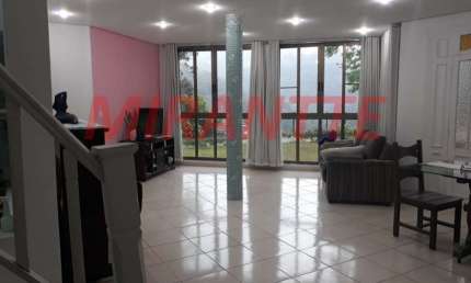 Sobrado de 400m² com 3 quartos em Serra da Cantareira