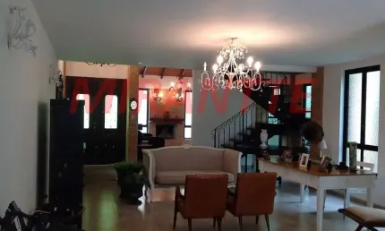 Sobrado de 250m² com 3 quartos em Serra da Cantareira