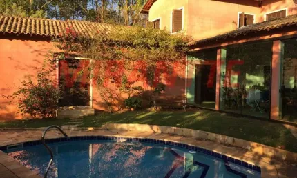 Sobrado de 350m² com 5 quartos em serra da cantareira