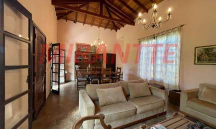 Cond. fechado de 250m² com 4 quartos em Serra da Cantareira