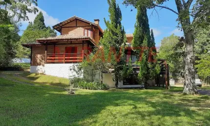 Sobrado de 446m² com 4 quartos em Parque Petropolis