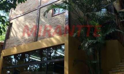 Sobrado de 350m² com 4 quartos em Serra da Cantareira