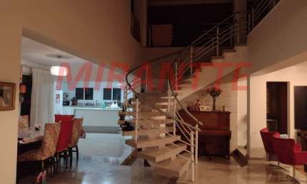 Sobrado de 561m² com 5 quartos em Serra da Cantareira