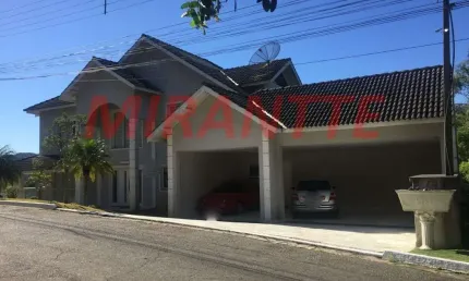 Sobrado de 550m² com 4 quartos em Serra da Cantareira