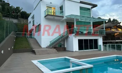 Sobrado de 600m² com 4 quartos em Serra da Cantareira