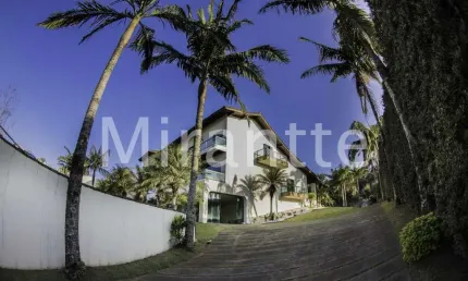 Sobrado de 750m² com 4 quartos em Serra da Cantareira