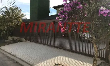 Sobrado de 350m² com 4 quartos em serra da cantareira
