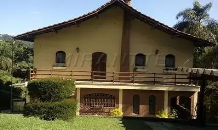 Sobrado de 470m² com 6 quartos em serra da cantareira
