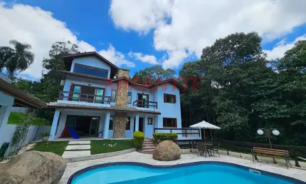 Sobrado de 380m² com 3 quartos em Serra Da Cantareira